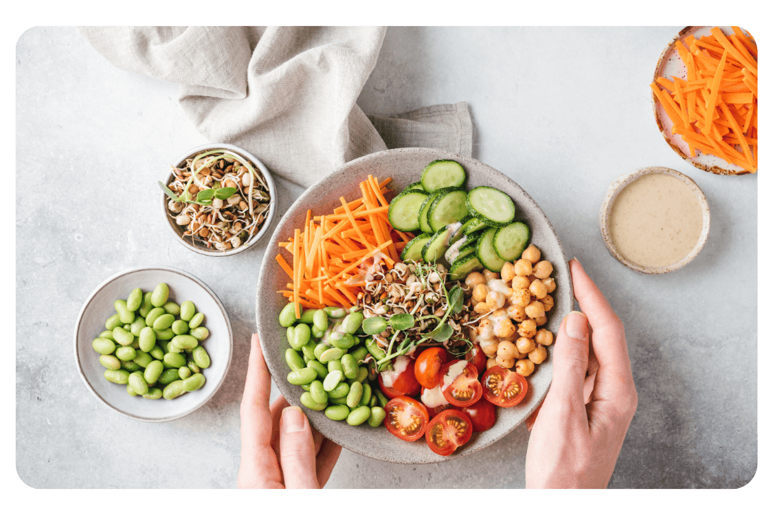 Buddha bowl quinoa, avocat et œuf mollet